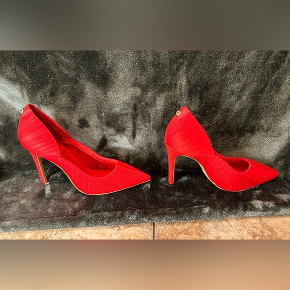 Guess pump heels, brand new - Picture 2 of 6